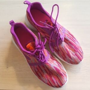 NWOT Nike Roshe Run Flight Weight GS Sneakers Sz 5.5Y Womens Sz 7